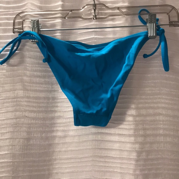 Cute blue bikini - Picture 5 of 6